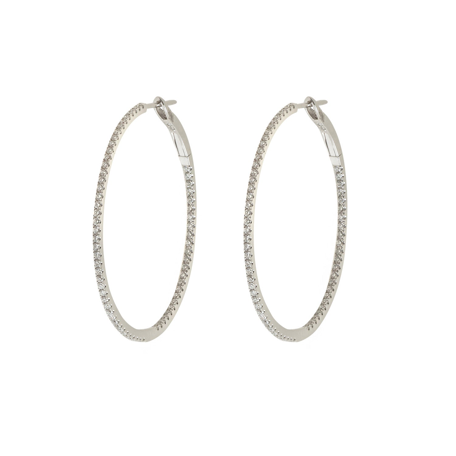 Diamond Hoop earrings. Hoop earrings. Gold hoop earrings. Gold and Diamond hoop earrings. Easy to wear hoops. Diamond hoops. Diamond earrings for gift. Χρυσοί κρίκοι. Διαμαντένιοι κρίκοι. Κρίκος με διαμάντια. Σκουλαρίκια κρίκοι. Σκουλαρίκι για δώρο. Fine jewelry. Anatol. Kifissia. Golden Hall. Athens.
