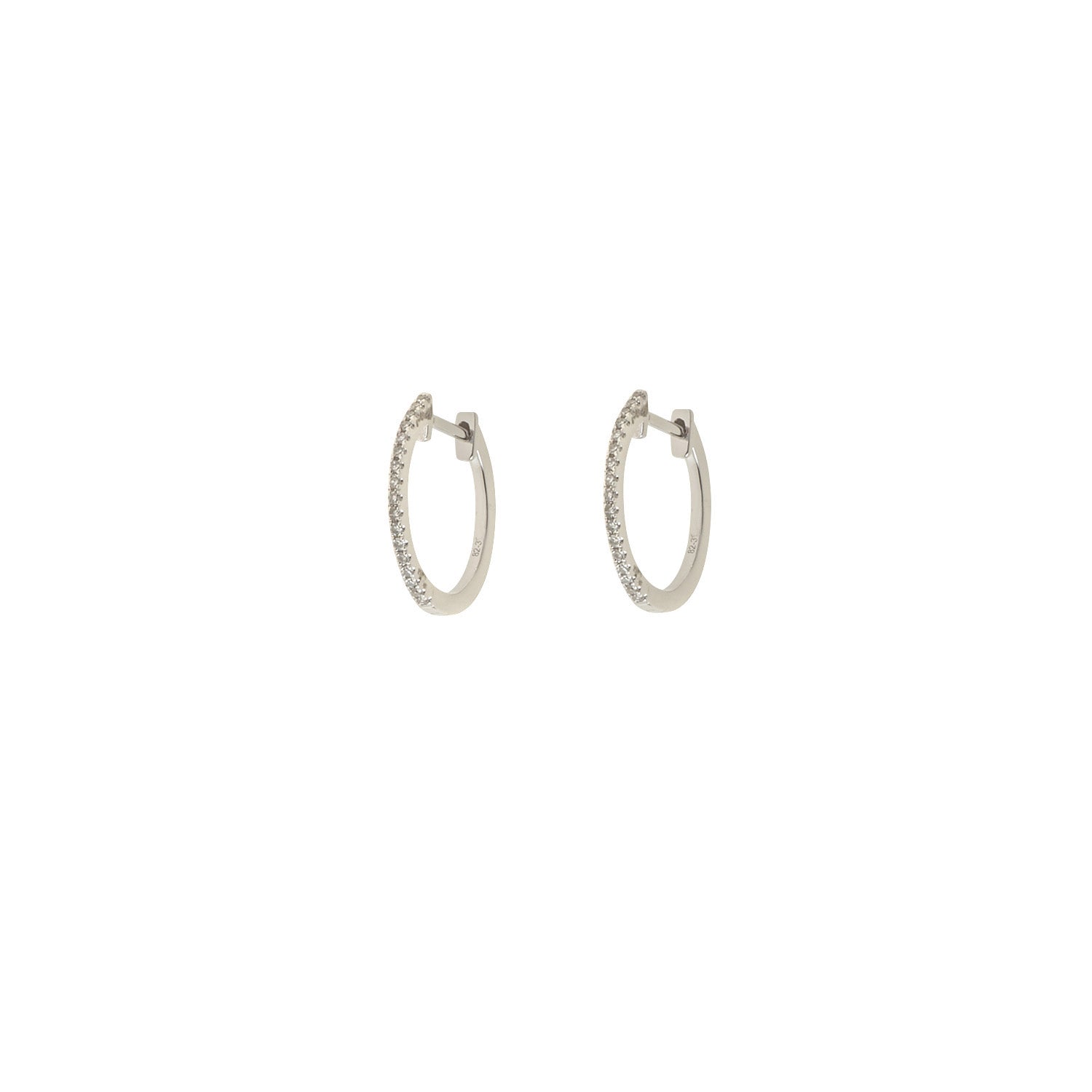 Diamond Hoop earrings. Hoop earrings. Gold hoop earrings. Gold and Diamond hoop earrings. Easy to wear hoops. Diamond hoops. Diamond earrings for gift. Χρυσοί κρίκοι. Διαμαντένιοι κρίκοι. Κρίκος με διαμάντια. Σκουλαρίκια κρίκοι. Σκουλαρίκι για δώρο. Fine jewelry. Anatol. Kifissia. Golden Hall. Athens.