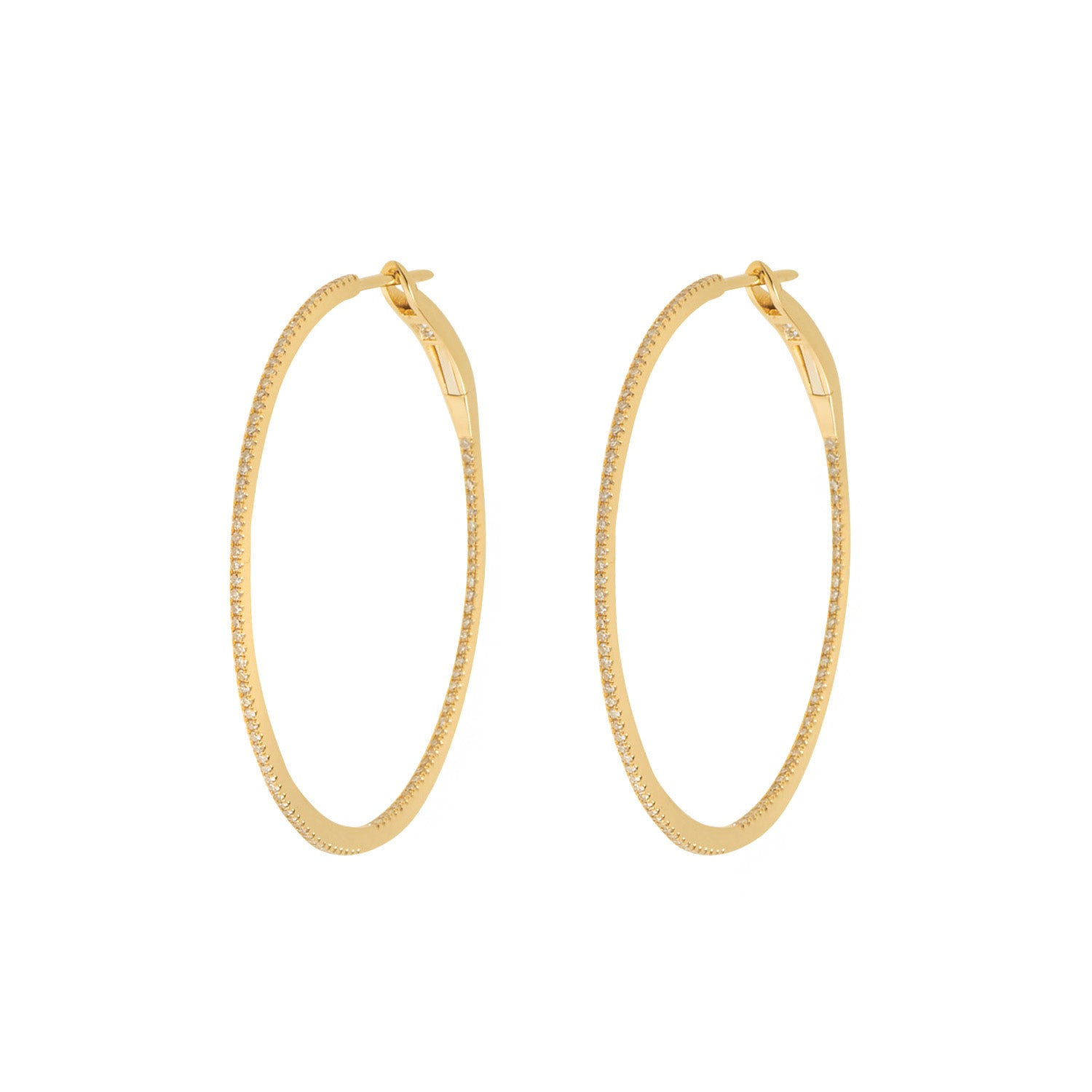 Diamond Hoop earrings. Hoop earrings. Gold hoop earrings. Gold and Diamond hoop earrings. Easy to wear hoops. Diamond hoops. Diamond earrings for gift. Χρυσοί κρίκοι. Διαμαντένιοι κρίκοι. Κρίκος με διαμάντια. Σκουλαρίκια κρίκοι. Σκουλαρίκι για δώρο. Fine jewelry. Anatol. Kifissia. Golden Hall. Athens.