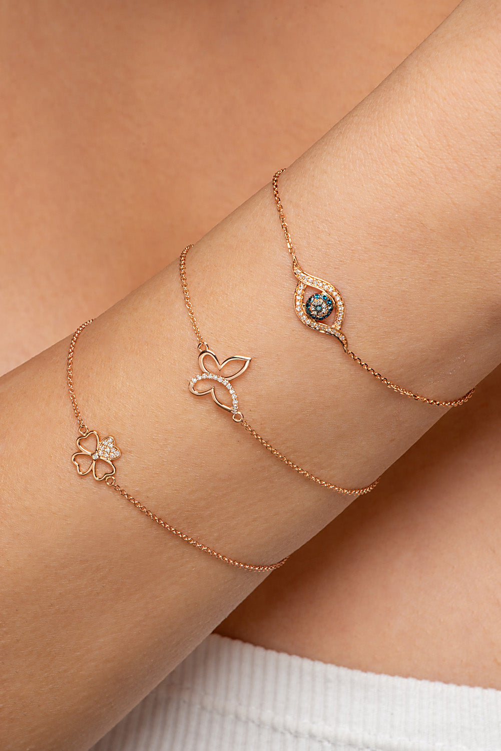 Diamond bracelet. Gift Bracelet. Perfect bracelet for present. Precious stone bracelet. Chain Bracelet. Bangle Bracelet. Anatol jewelry. Fine Jewelry. Golden Hall. Kifissia. Βραχιόλι με διαμάντια. Βραχιόλι για δώρο. Βραχιόλι χειροπέδα. Ζαφείρια. Ρουμπίνια. Σμαράγδια. Athens. Bracelet for baby. Butterfly bracelet.