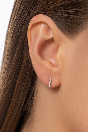 Diamond Earrings. Earring for Gift. Stud Earring. Anatol. Gift. Everyday earring. Easy to wear earring. Sparkly earring. Anatol Jewelry. Fine Jewelry. Golden Hall. Kifissia. Χρυσό σκουλαρίκι. Σκουλαρίκι καρφωτό. Σκουλαρίκι με διαμάντια. Χρυσά κοσμήματα. Κοσμήματα Κηφισιά. Σκουλαρίκι με μπριγιάν.