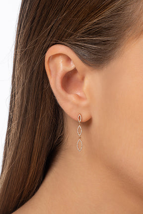 Diamond Earrings. Earring for Gift. Stud Earring. Anatol. Gift. Everyday earring. Easy to wear earring. Sparkly earring. Anatol Jewelry. Fine Jewelry. Golden Hall. Kifissia. Χρυσό σκουλαρίκι. Σκουλαρίκι καρφωτό. Σκουλαρίκι με διαμάντια. Χρυσά κοσμήματα. Κοσμήματα Κηφισιά. Σκουλαρίκι με μπριγιάν.