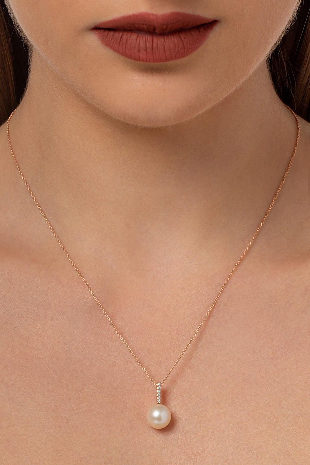 Pearl Necklace. Fresh water pearl. Sea pearl. Diamond and pearl necklace. Diamond Necklace. Chain necklace. Classic Necklace. Pearl Gift. Fine jewelry. Anatol jewelry. Χρυσά κοσμήματα. Κοσμήματα Κηφισιά. Κολιέ με μαργαριτάρι. Κολιέ με πέρλα. Κολιέ με μπριγιάν και μαργαριτάρι. Κολιέ με διαμάντι και πέρλα.